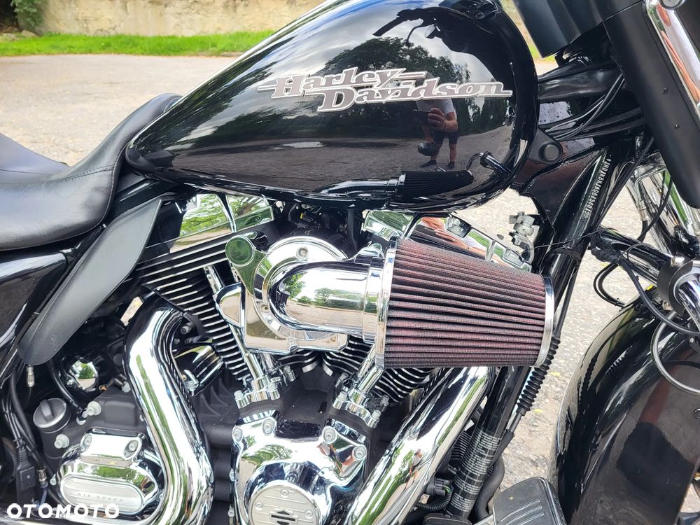 Harley-Davidson Touring Street Glide - 4