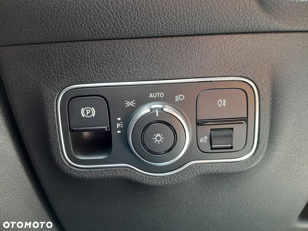 Mercedes-Benz GLB 200 AMG Line 7G-DCT - 15