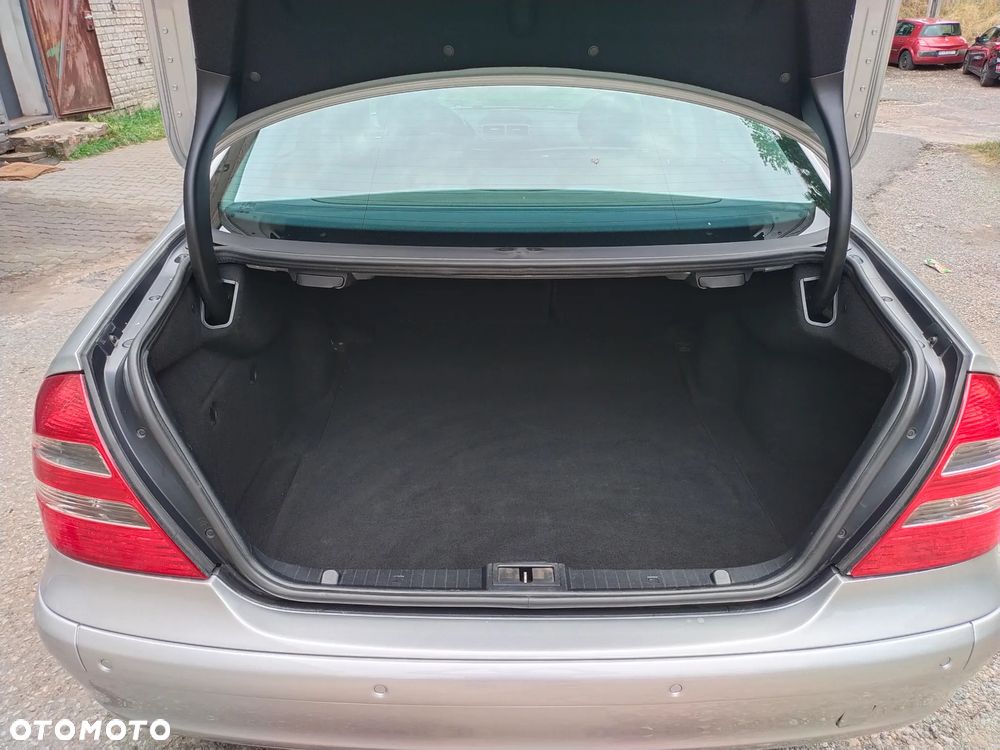 Mercedes-Benz Klasa E 220 CDI Automatik Classic - 15