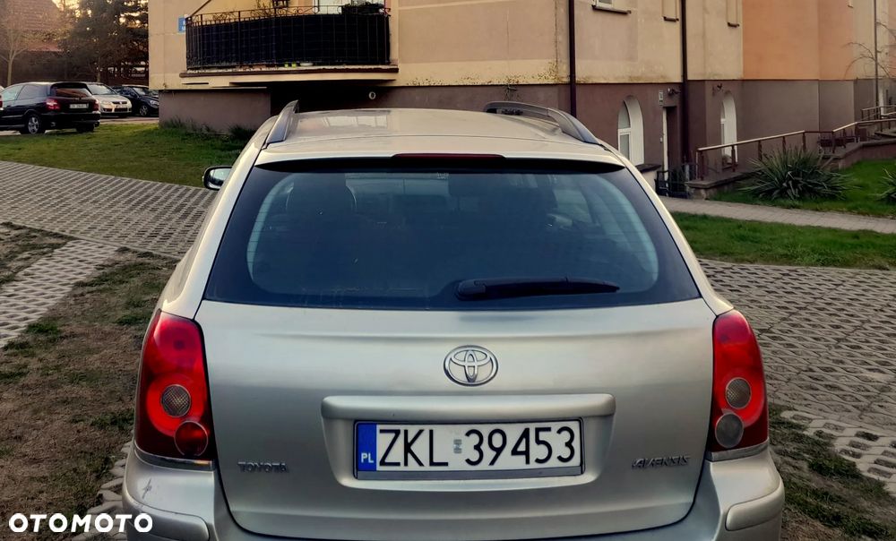 Toyota Avensis - 12