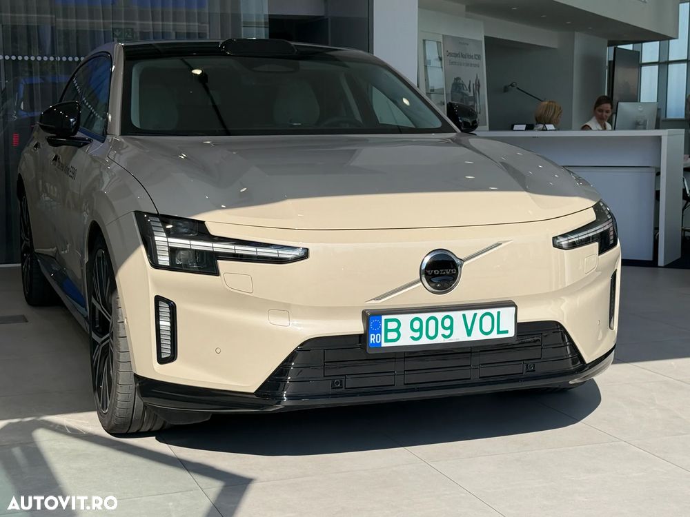 VOLVO Unknown Model 2025 — imagine 3