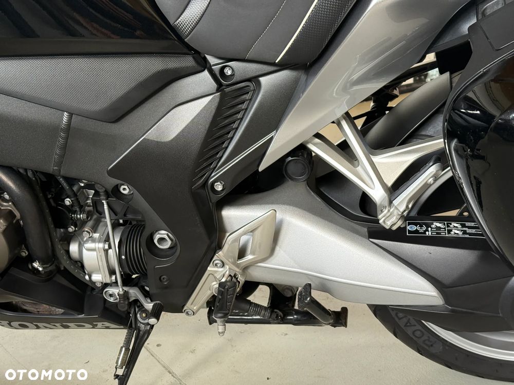 Honda VFR - 11