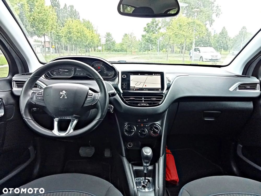 Peugeot 208 1.2 PureTech Allure S&S EAT6 - 7