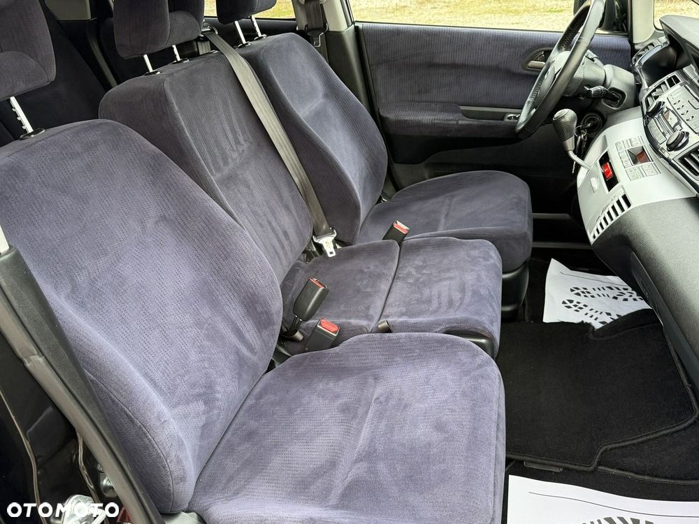 Honda FR-V - 29