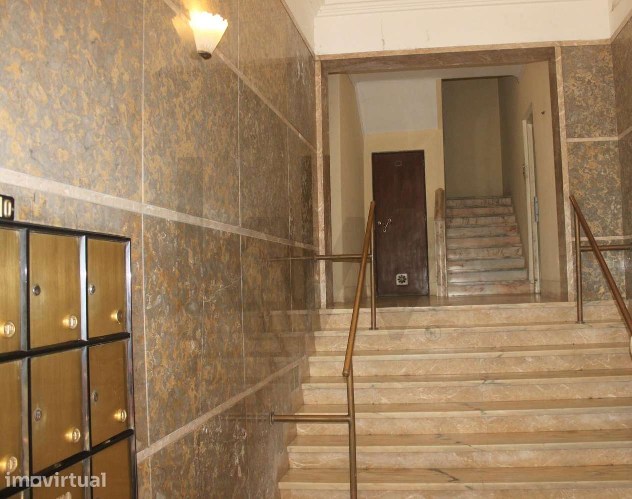 Apartamento de tipologia T1 em Campo de Ourique com 55m2 de área bruta - Grande imagem: 2/10
