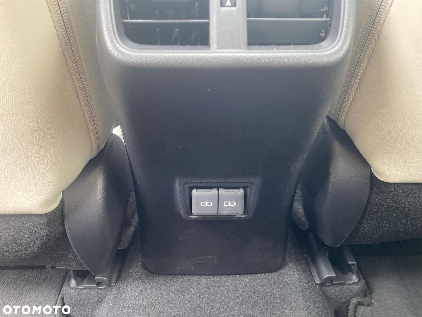 Lexus UX - 25