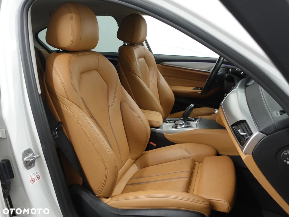 BMW Seria 5 520d xDrive Luxury Line - 25
