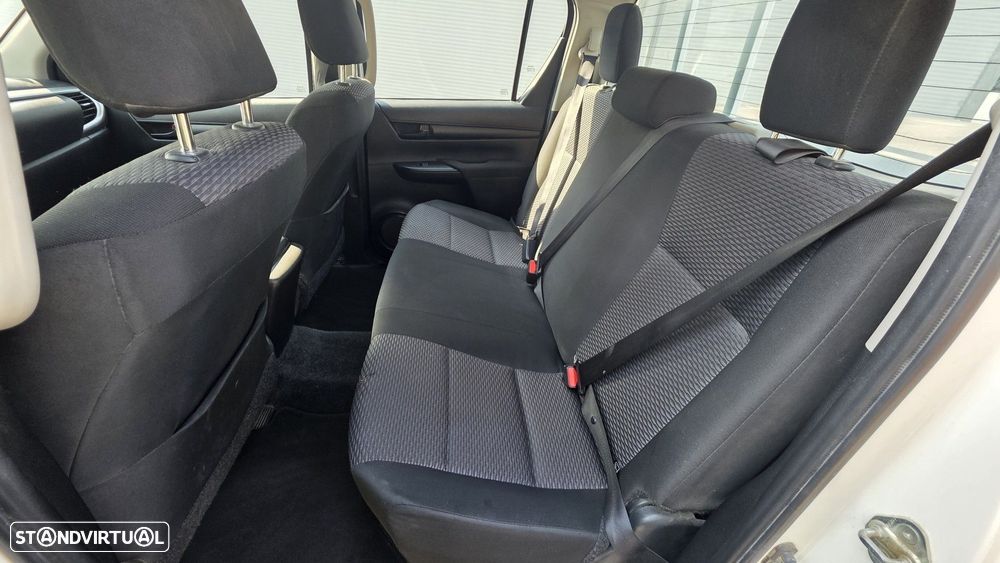 Toyota Hilux 2.4 D-4D 4WD CD CM - 8