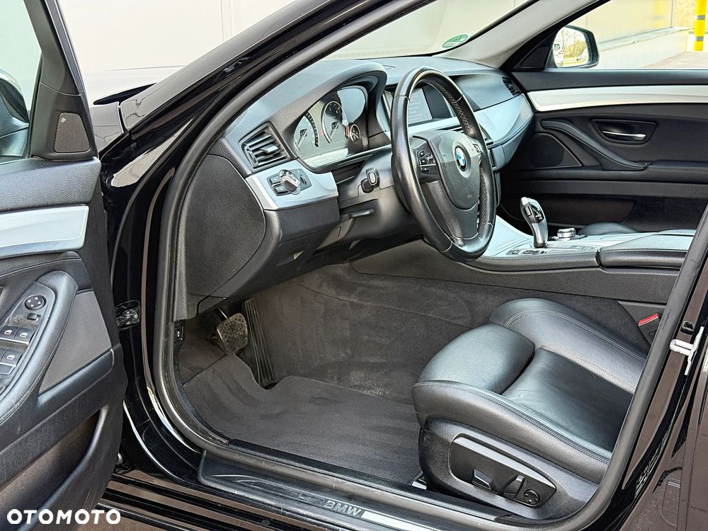 BMW Seria 5 520d xDrive - 11