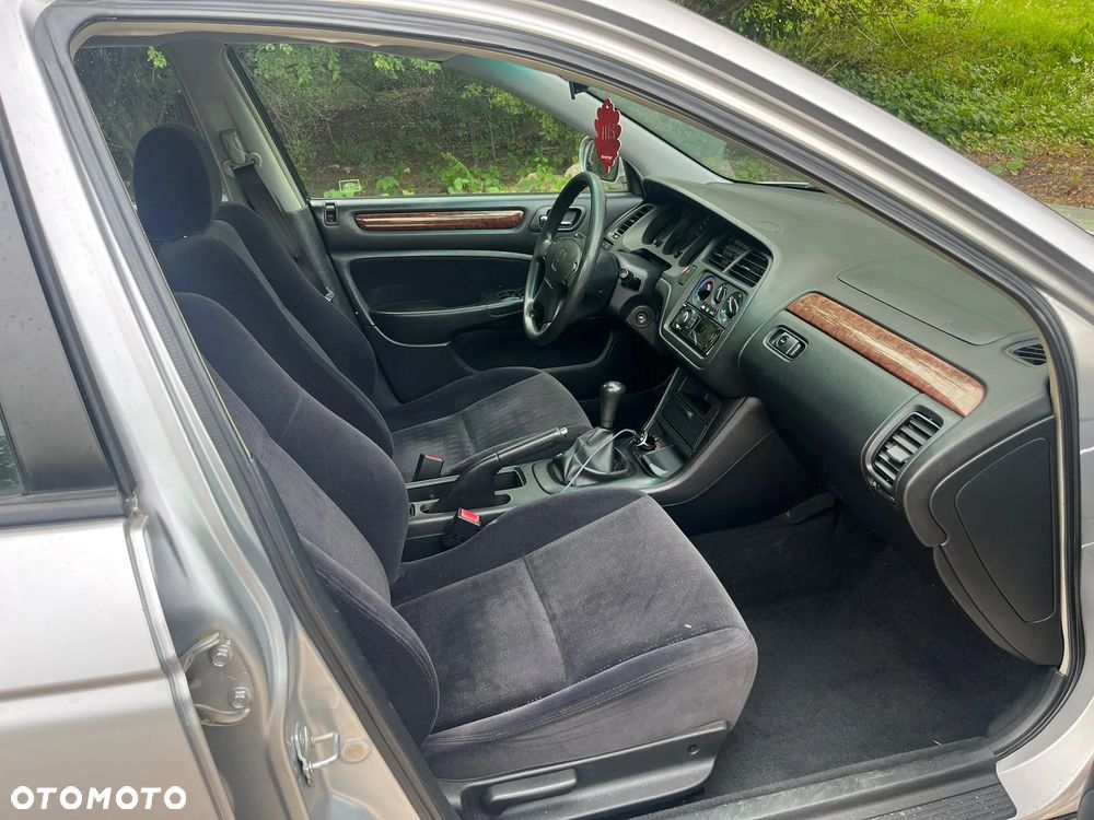 Honda Accord 1.8i S - 11