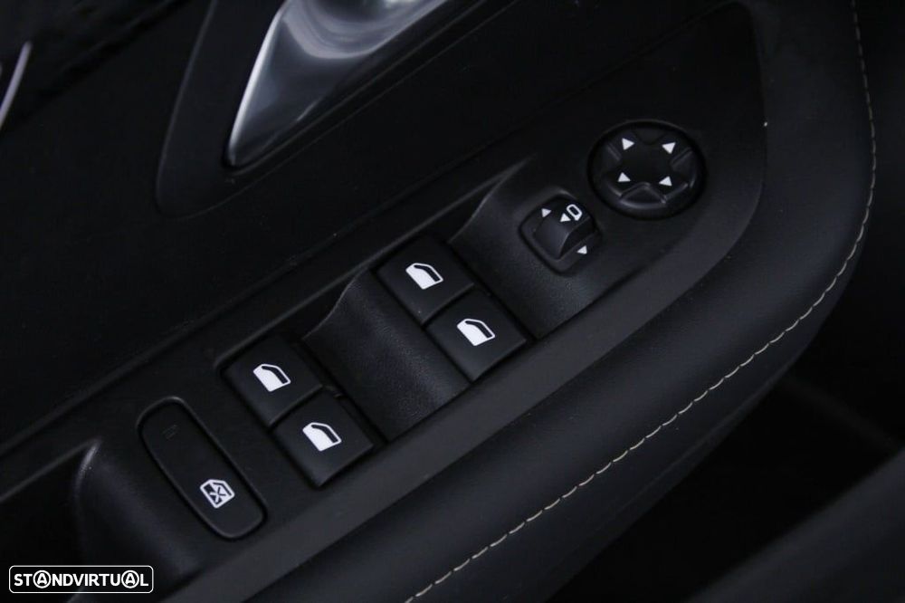Peugeot 208 1.2 Hybrid Allure e-DCS6 - 21