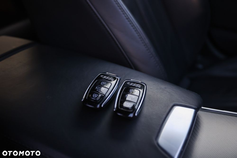 Audi A6 Avant 40 TDI quattro S tronic S line - 30