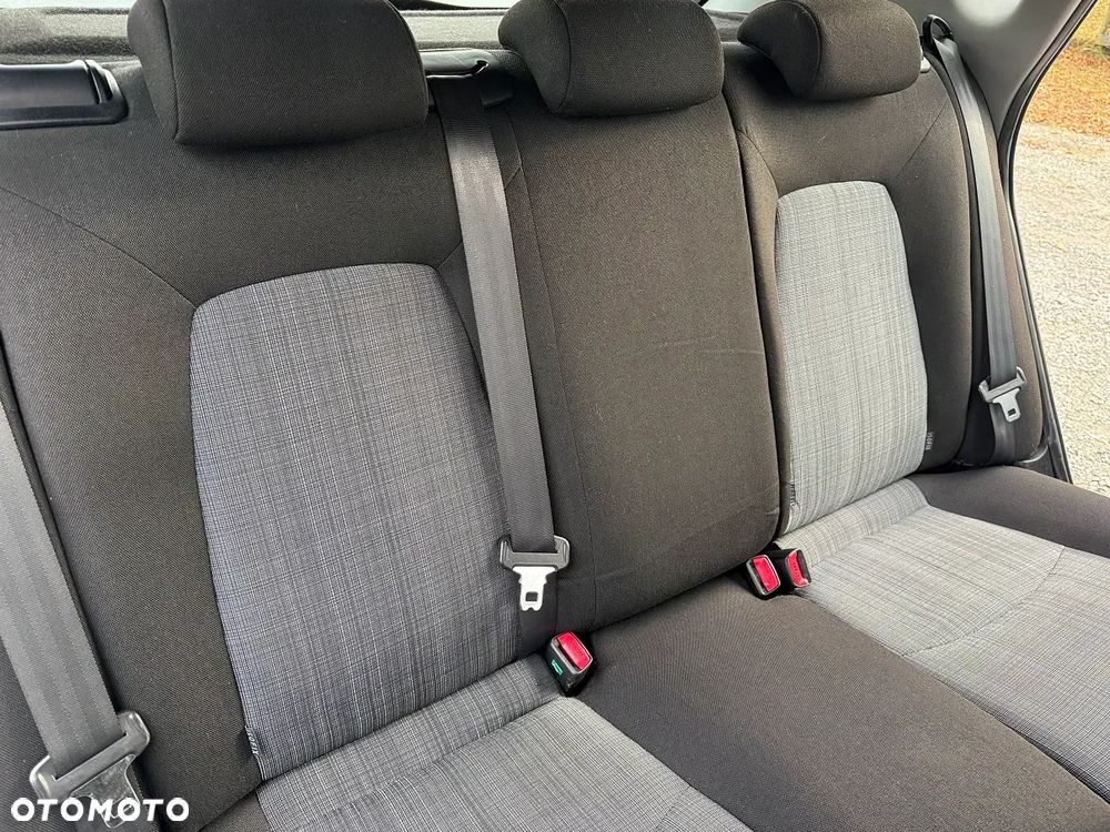 Kia Ceed - 28