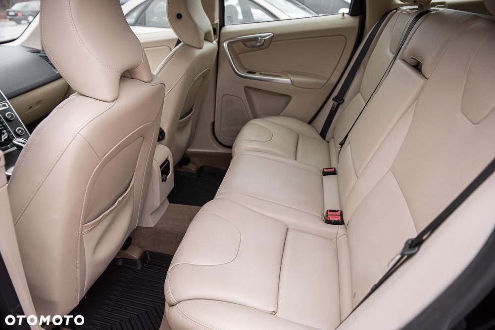 Volvo XC 60 D4 Geartronic Summum - 24