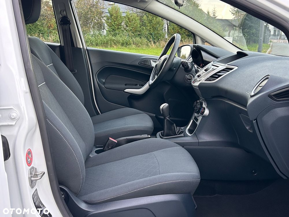Ford Fiesta 1.25 Champions Edition - 32