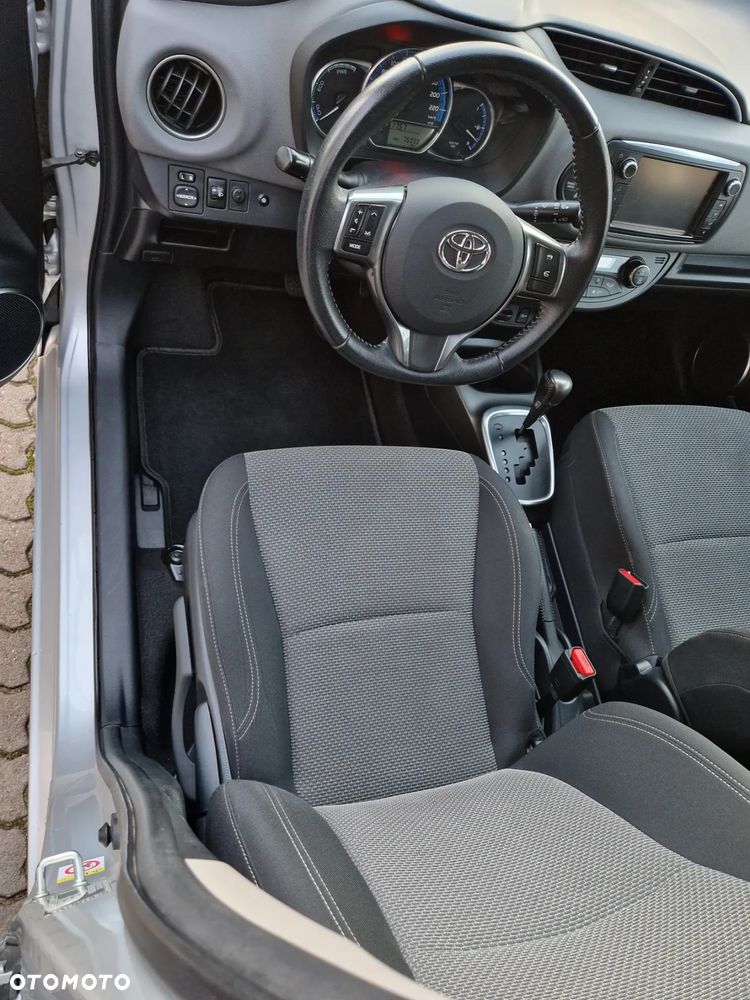 Toyota Yaris Hybrid 100 Active EU6 - 4