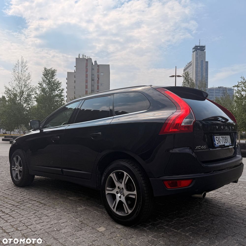 Volvo XC 60 D5 AWD Momentum - 3