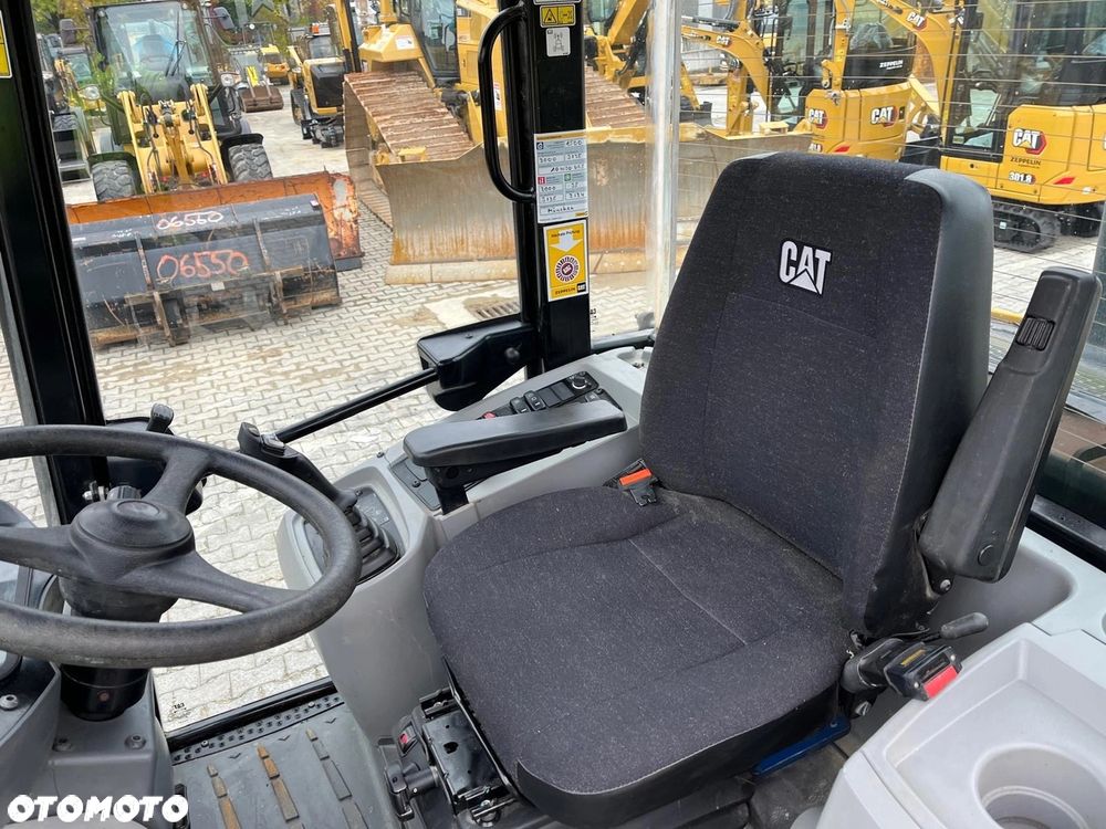 Caterpillar 908M CAT 906 JAK NOWA 1200h rok 2022 - 18