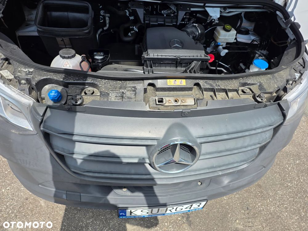 Mercedes-Benz Sprinter 215 automat rok 2022 klima webasto średni kamera tempomat - 19