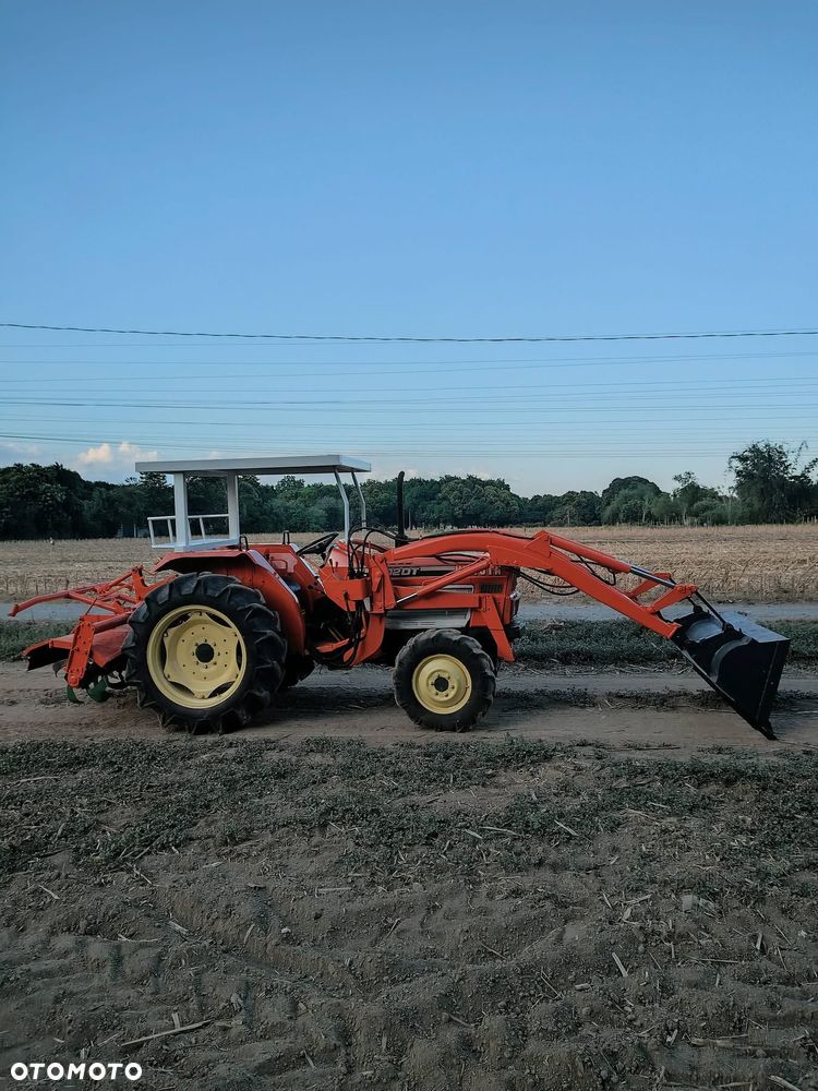Kubota L3202DT - 4