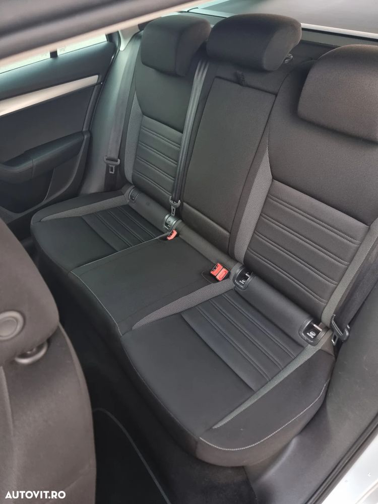 Skoda Octavia 2.0 TDI DSG Tour - 11