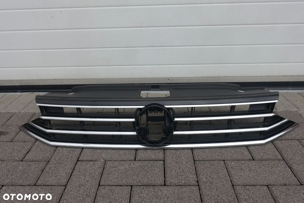ATRAPA GRILL PASSAT B8 LIFT 19-24r. R-LINE - 1
