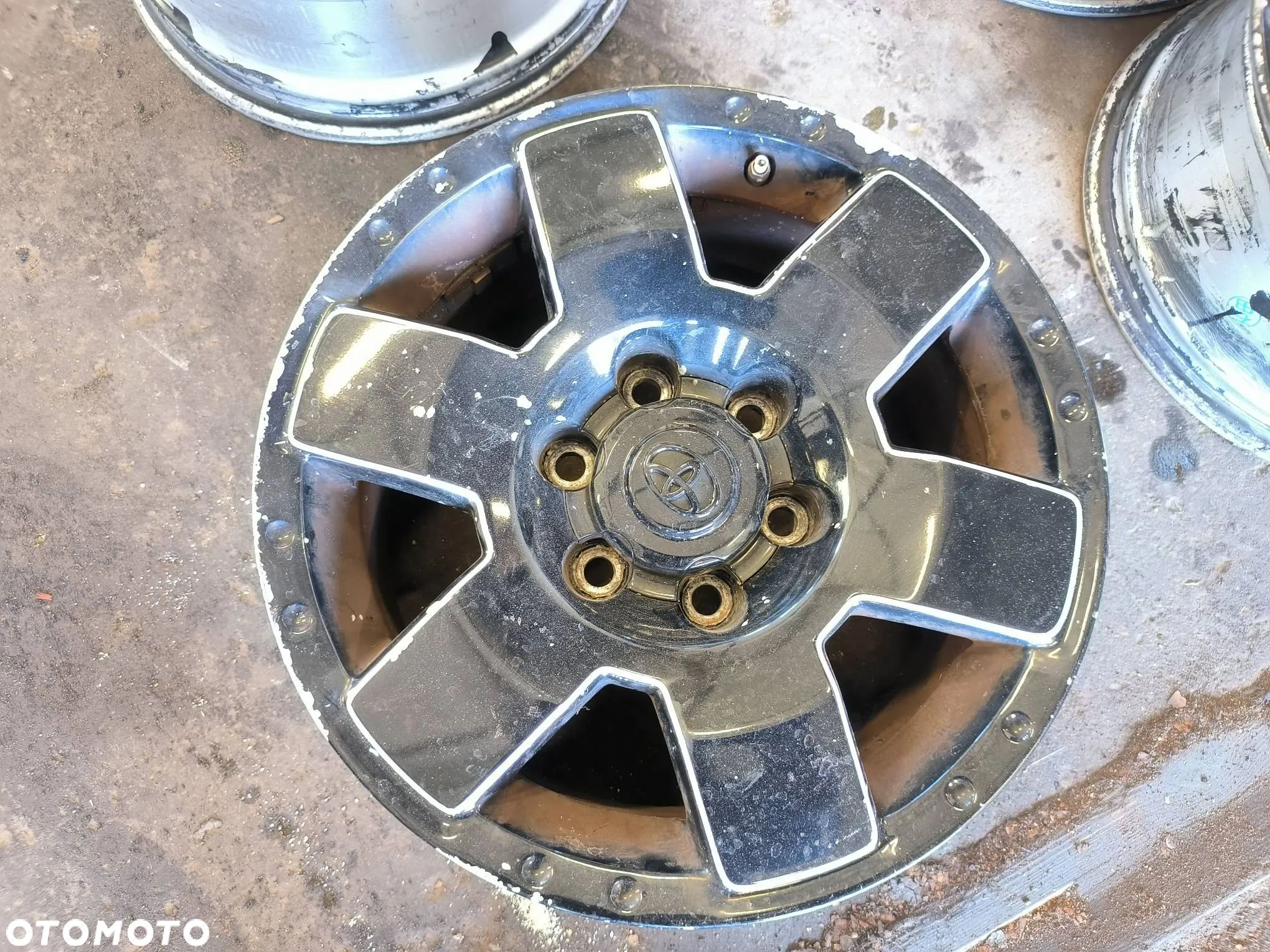 Felgi aluminiowe R17 6x139.70 Kita Toyota FJ cruiser 4.0 V6 2007 - 8