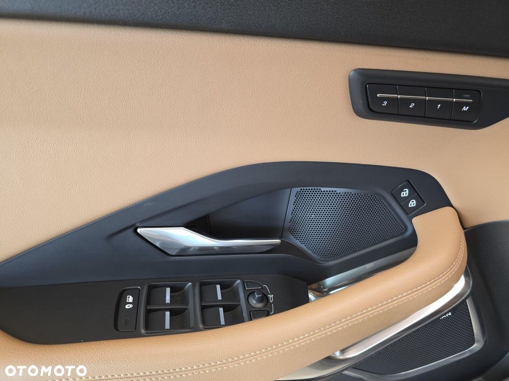 Jaguar E-Pace - 17