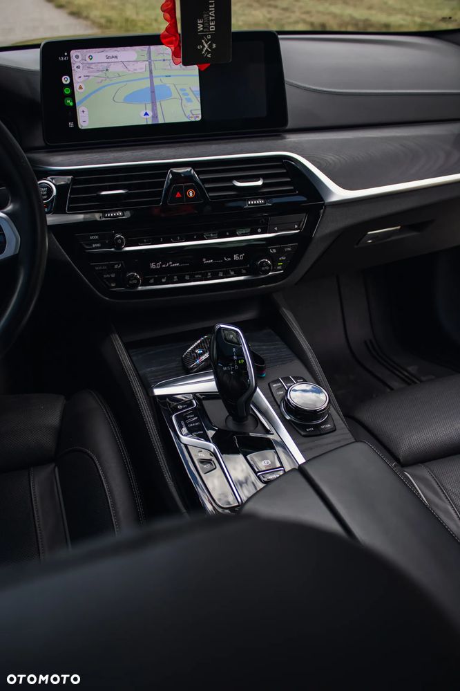 BMW Seria 5 M550i xDrive sport - 16