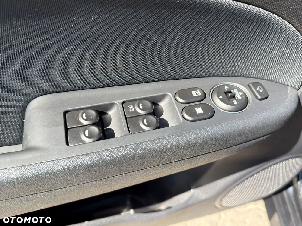 Hyundai i30 1.6 Comfort EU5 - 14