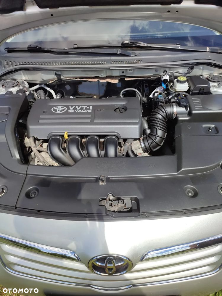 Toyota Avensis 1.8 VVT-i Luna - 10