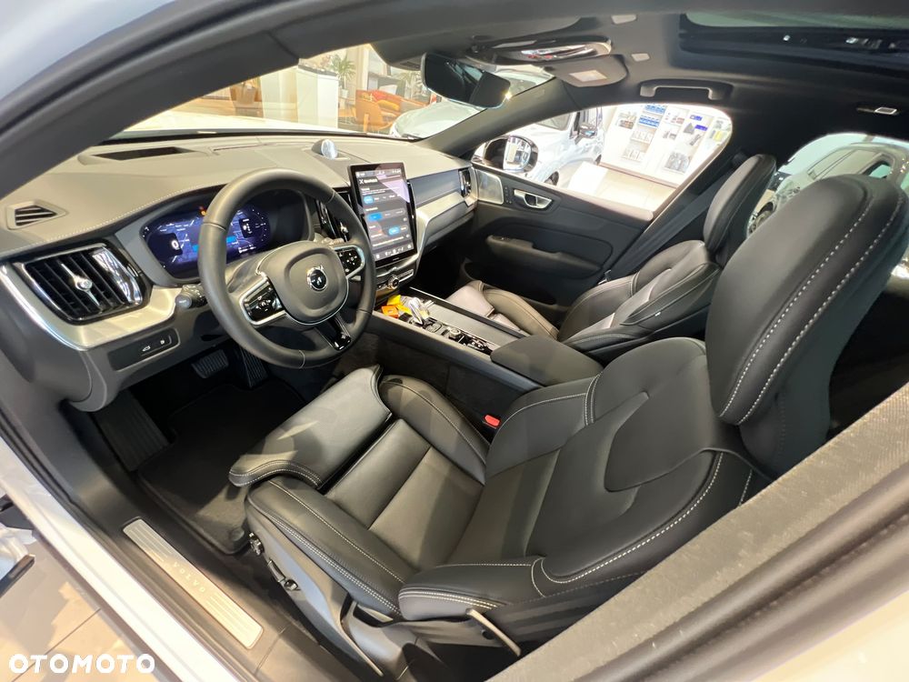 Volvo XC 60 T8 Plug-In Hybrid AWD Plus Black Edition - 21