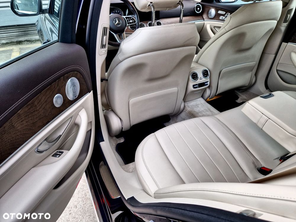Mercedes-Benz Klasa E 450 4Matic 9G-TRONIC Exclusive - 22