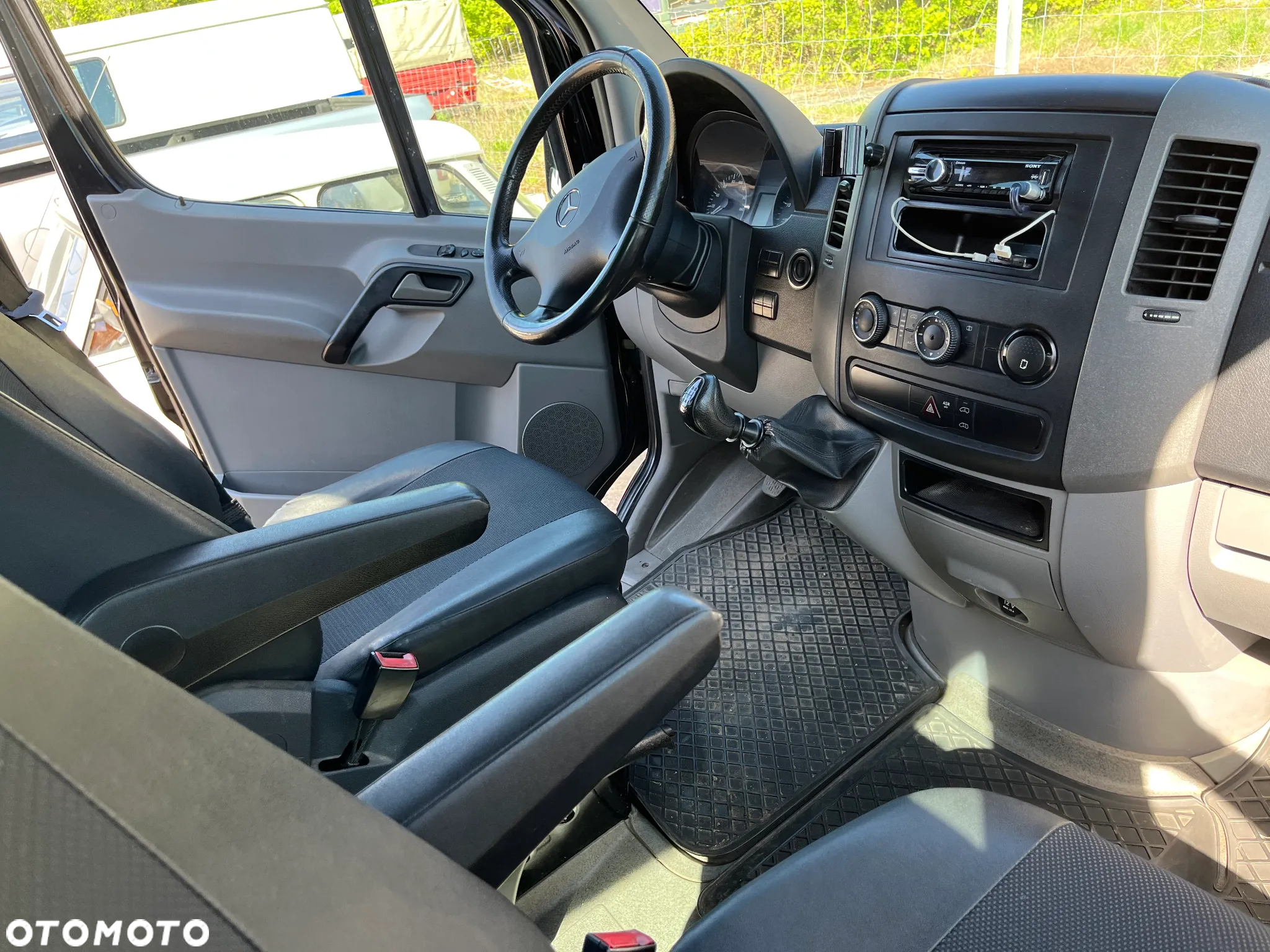Mercedes-Benz Sprinter - 11
