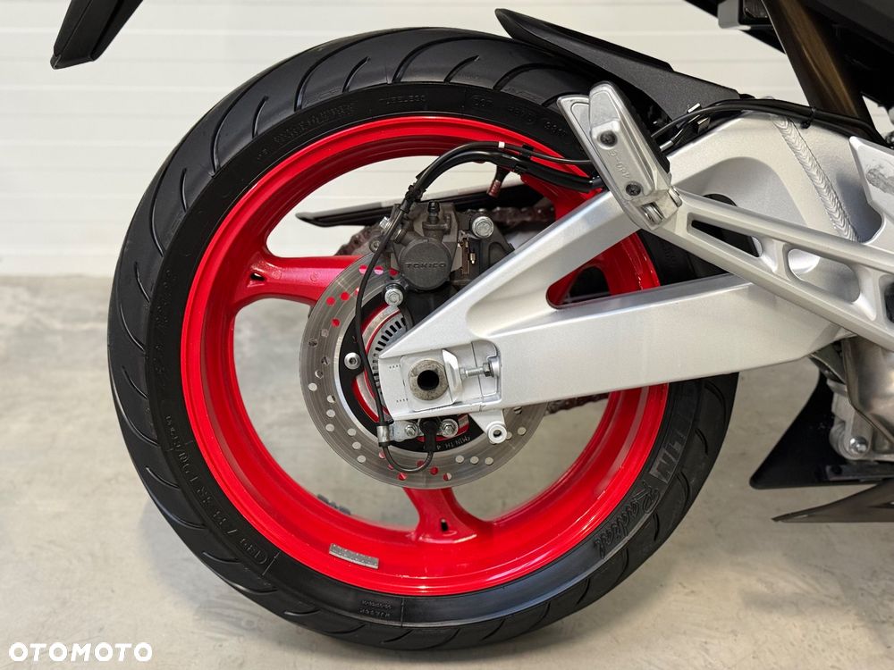 Suzuki GSR - 15