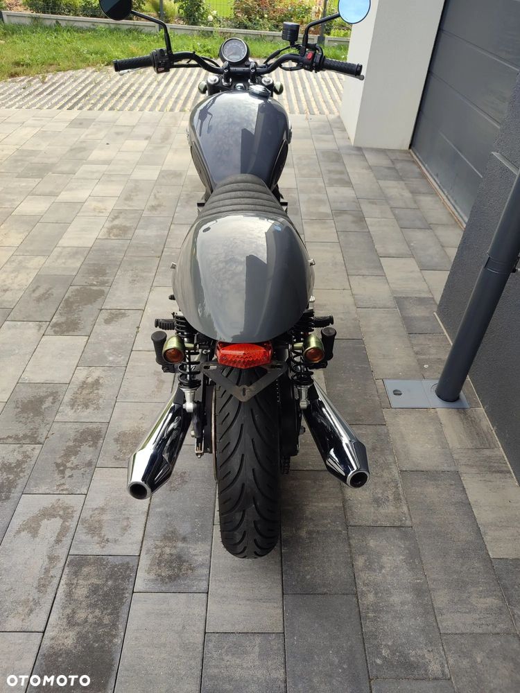 Triumph Bonneville - 15