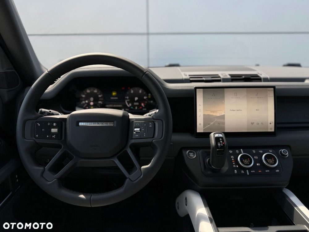 Land Rover Defender - 12