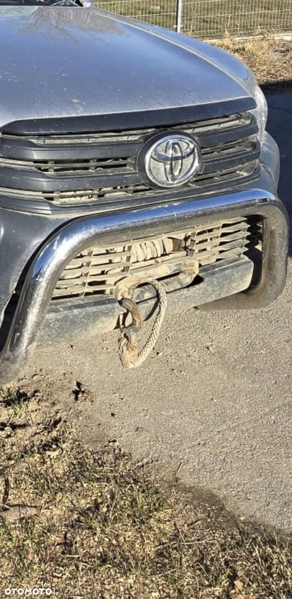 Toyuta hilux VIII orurowanie przód