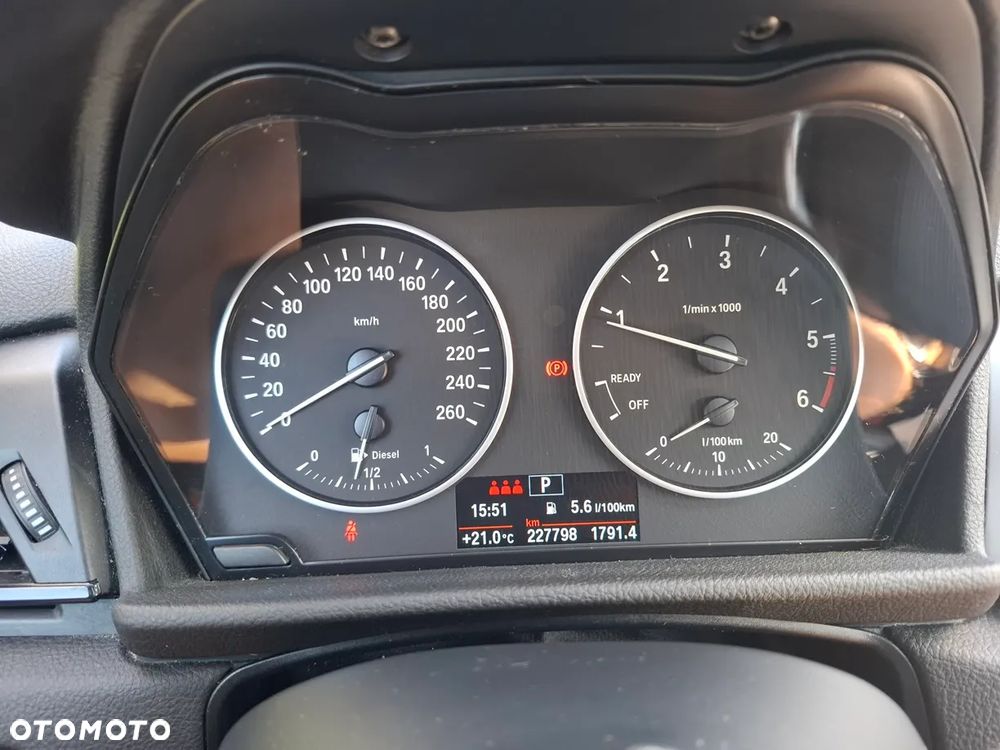 BMW Seria 2 218d - 13