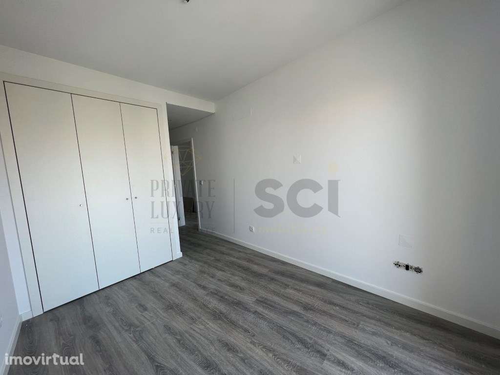 Apartamento T3 em Santa Marta do Pinhal - Grande imagem: 2/22