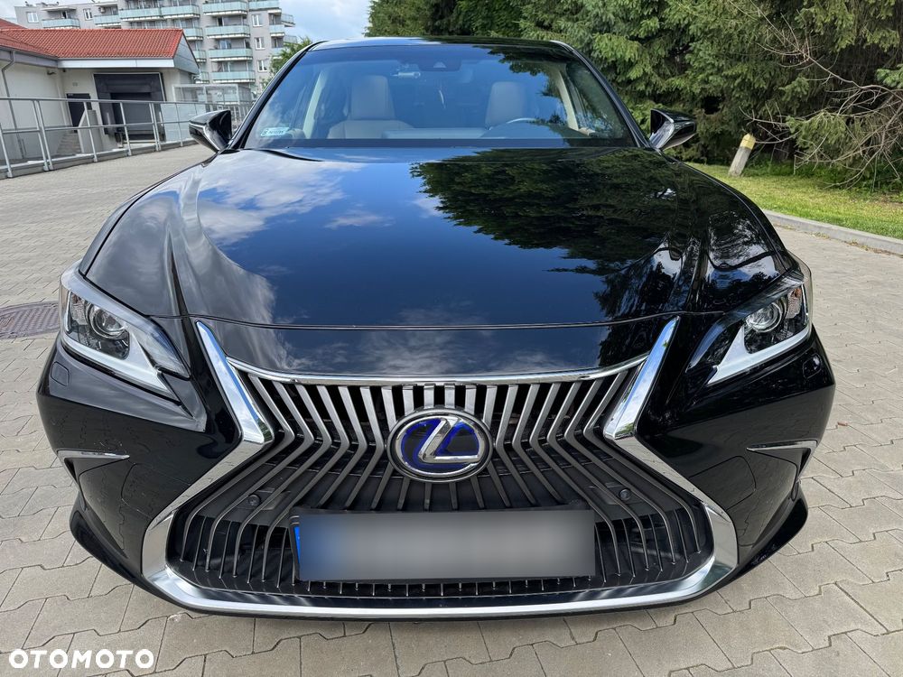 Lexus ES 300h Business Edition + - 2