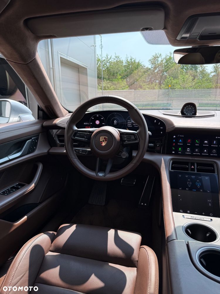 Porsche Taycan Turbo S - 13