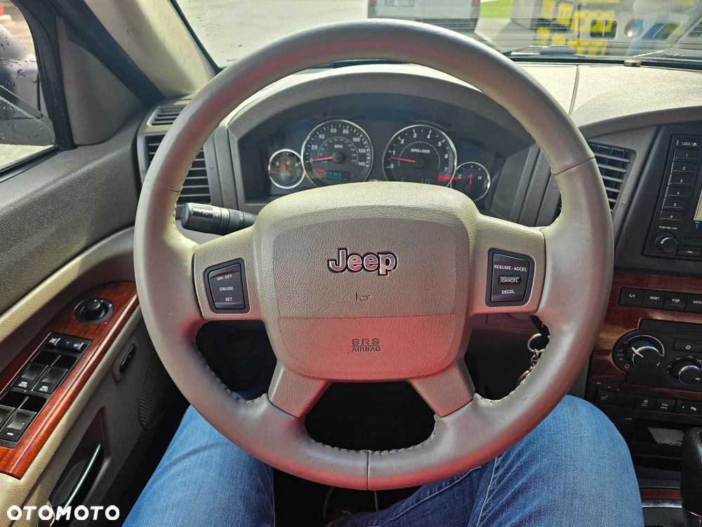 Jeep Grand Cherokee - 34