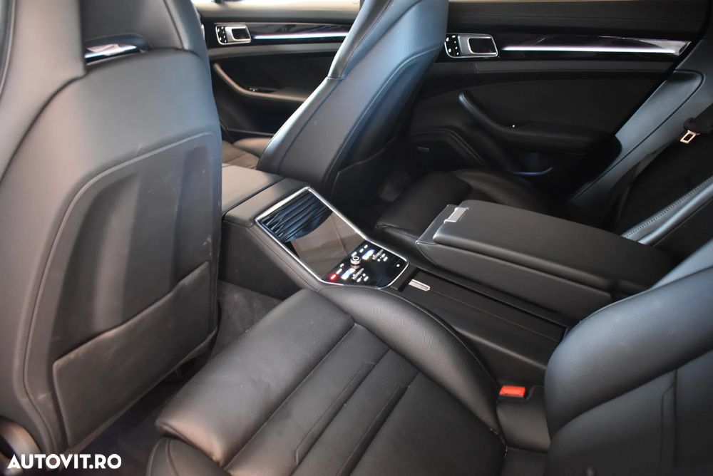 Porsche Panamera 4 E-Hybrid - 31