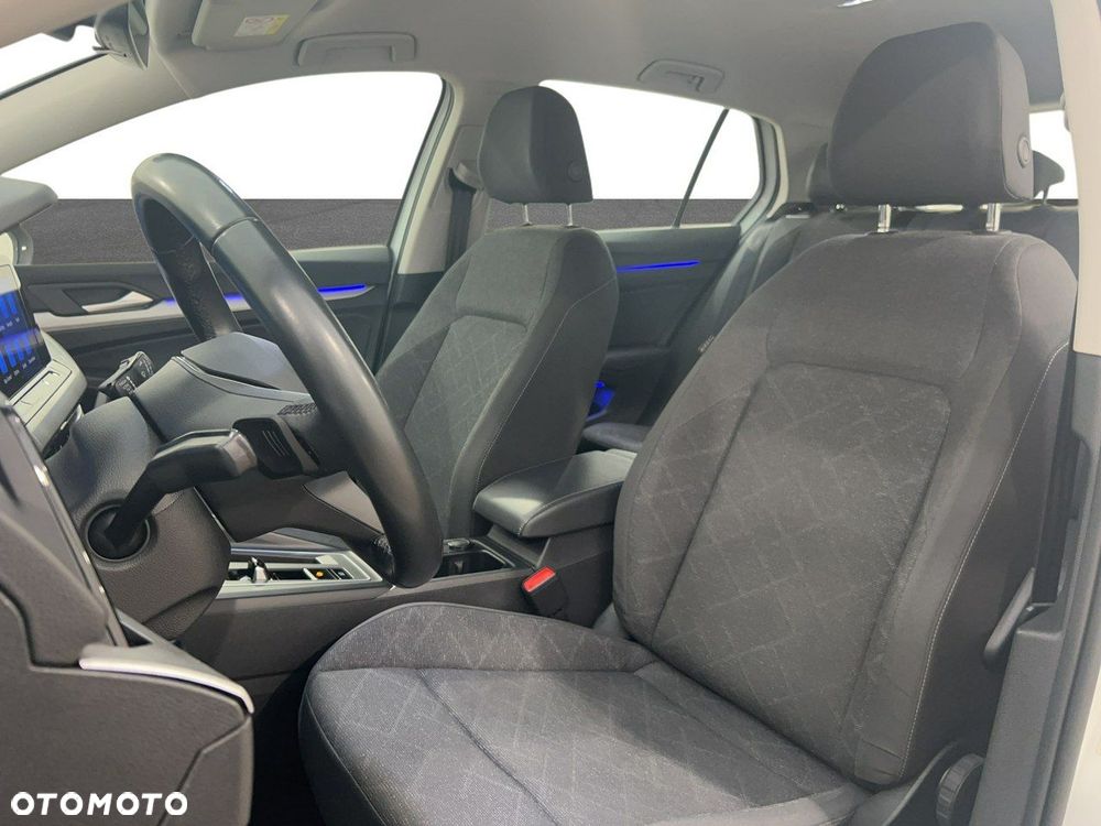 Volkswagen Golf - 10