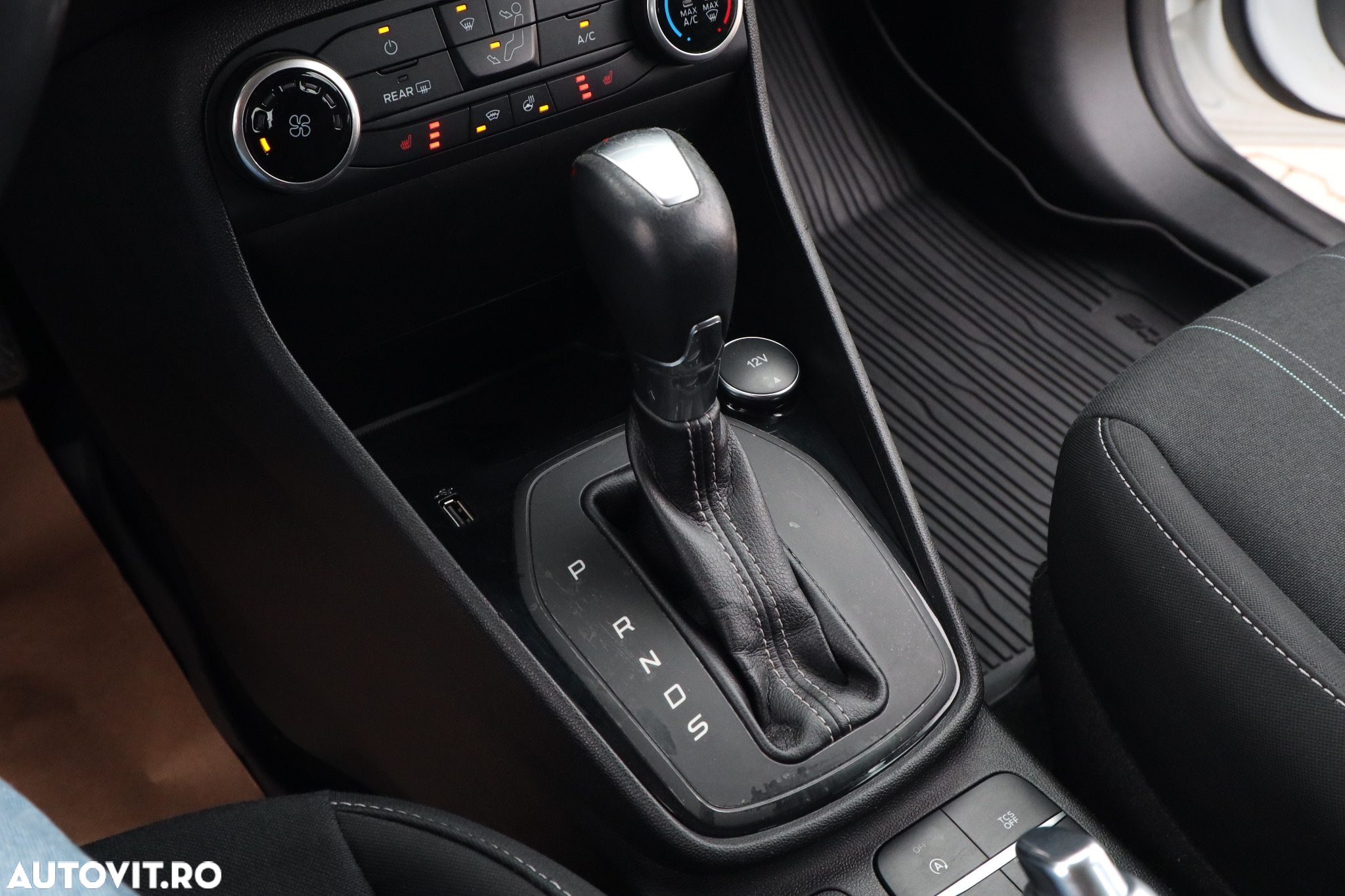 Ford Fiesta 1.0 EcoBoost Powershift Trend - 23