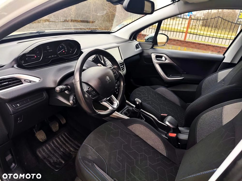 Peugeot 2008 1.6 BlueHDi Style - 9