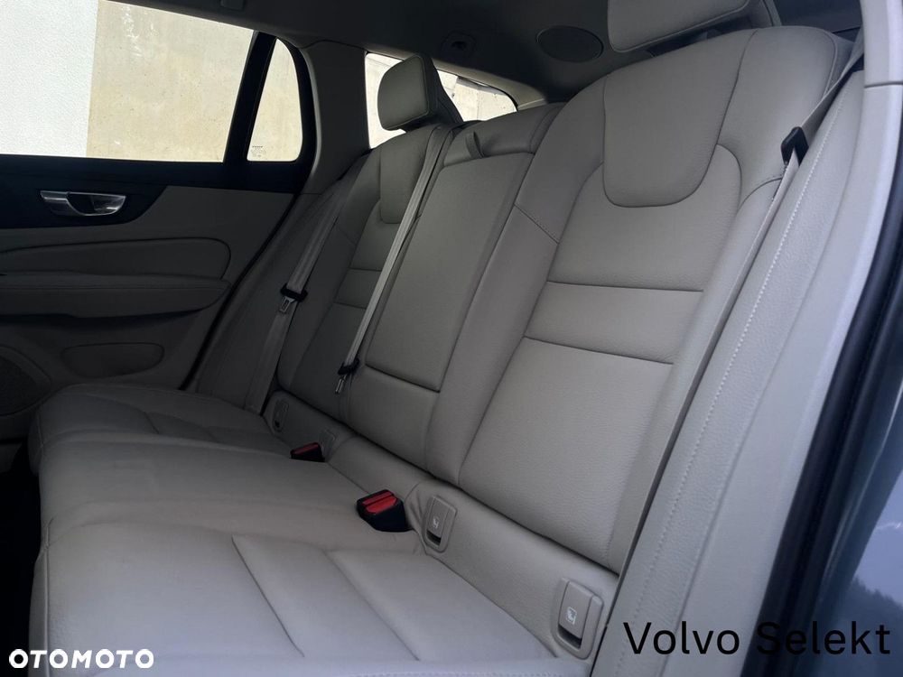Volvo V60 Cross Country - 16