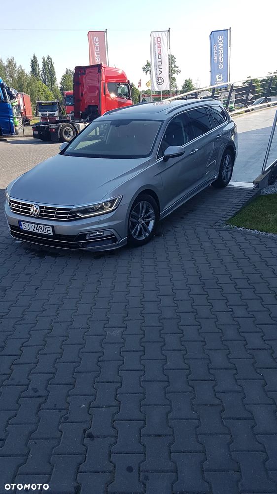 Volkswagen Passat - 1