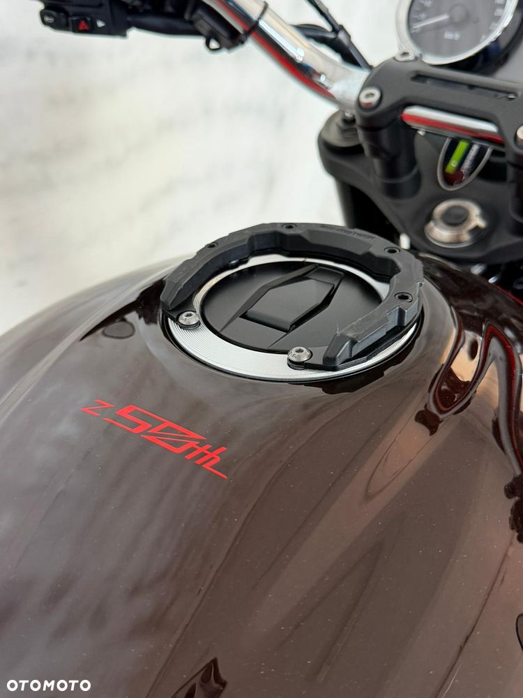 Kawasaki Z 900 RS - 11